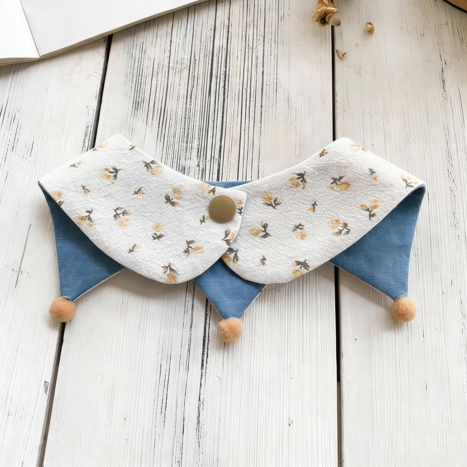 Delicate floral print reversible pet collar with snap-button closure