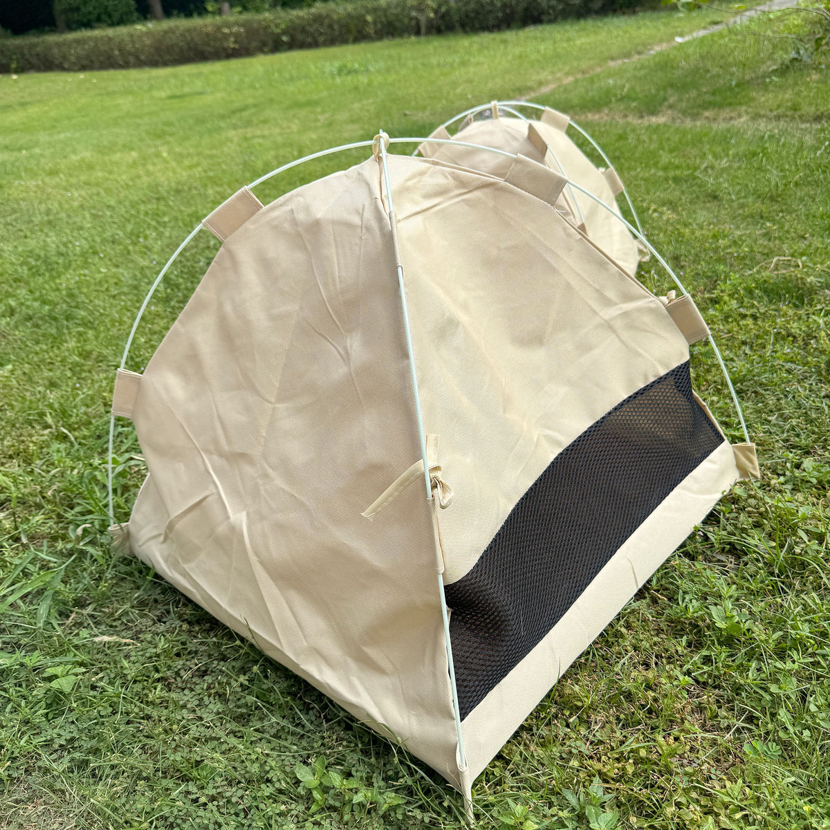 Close-up of the Gravipaw cat tent bed's entrance trim and stitching detail